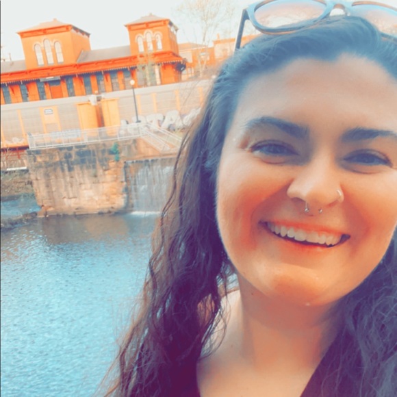 Meet your Posh Ambassador, Chloe - Picture 5 of 5